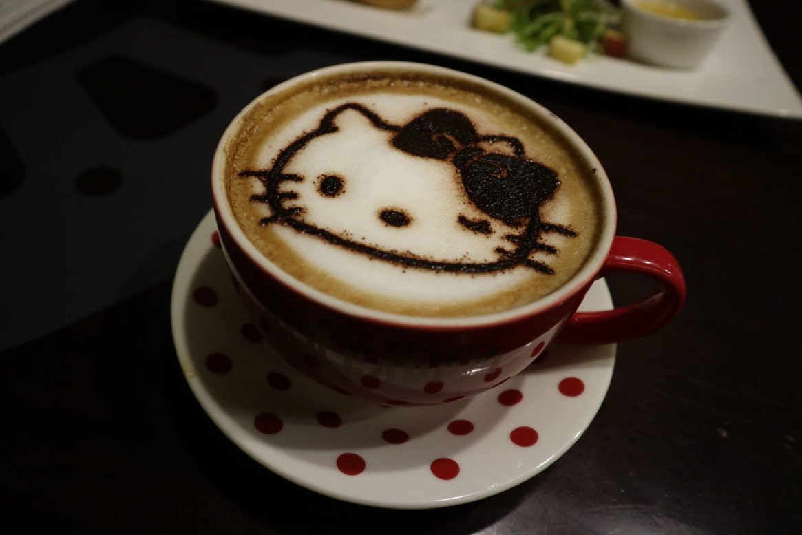 Hello Kitty Red Carpet 美式餐厅拿铁咖啡