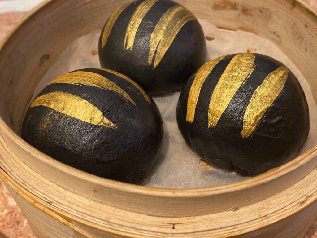 Charcoal Custard Bun 黑金流沙