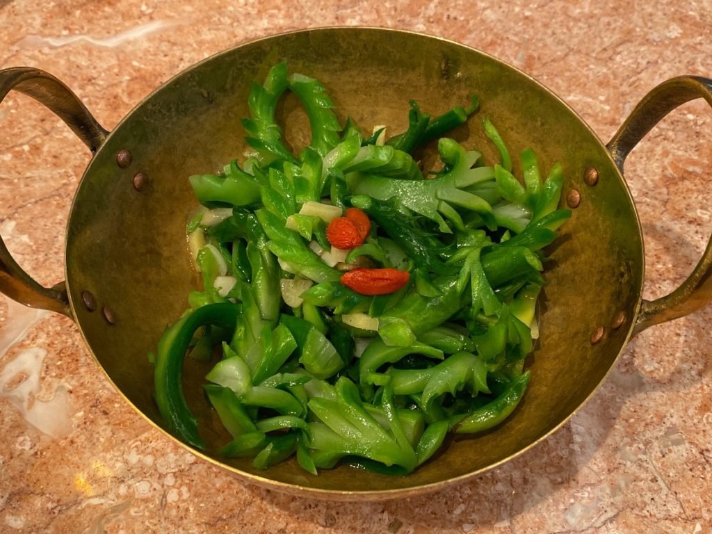 Sauteed Kale in Ginger Sauce 龙须芥蓝(姜汁)